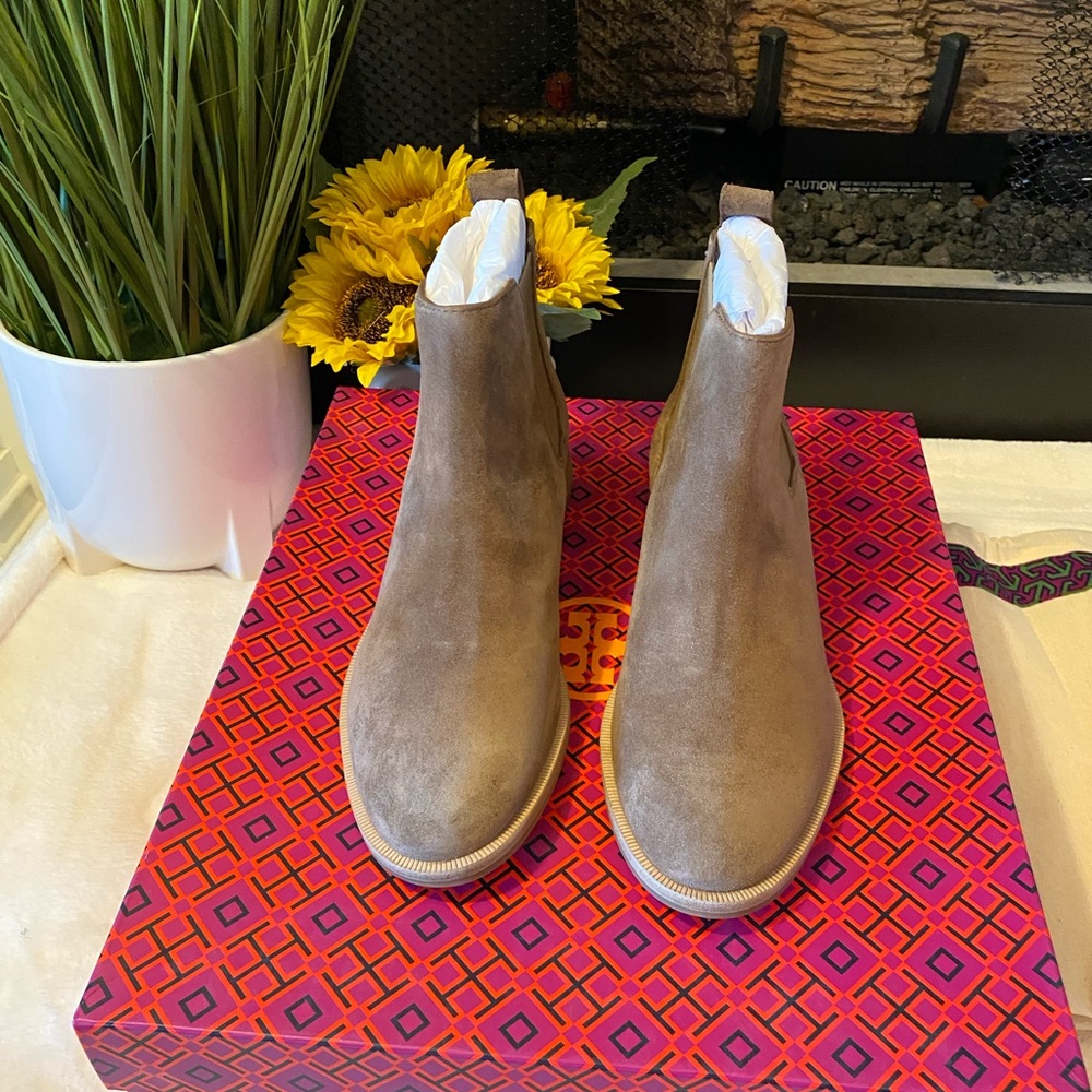 ✨NIB✨Tory Burch Suede Chelsea Ankle Boots - Picture 3 of 8